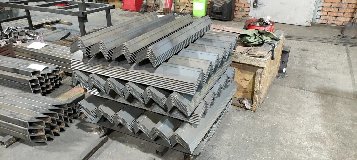 Уголок гнутый фото 3