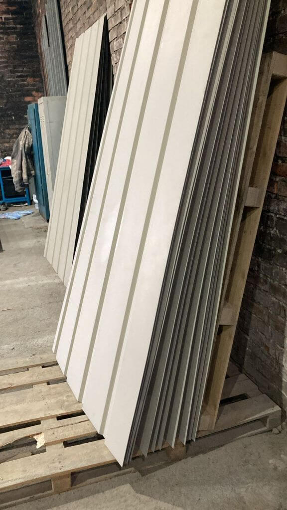 Листы гофрированные для обшивки вагонов, одноцветные фото 3